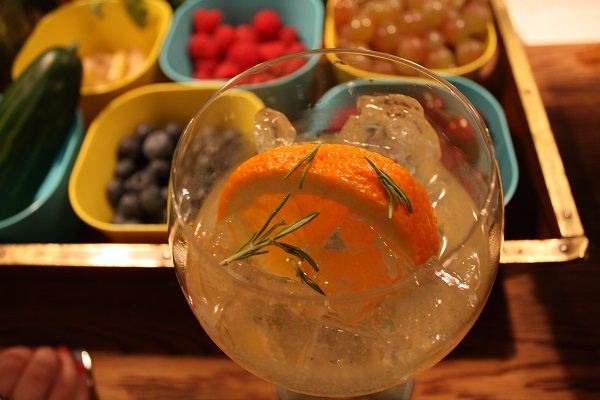 wedding bar garnish mixers