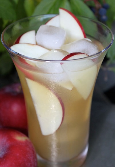 winter wedding apple cider