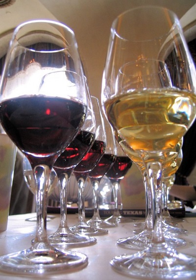 red or white wine at wedding