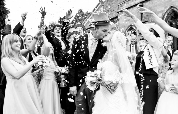 wedding-exit-confetti