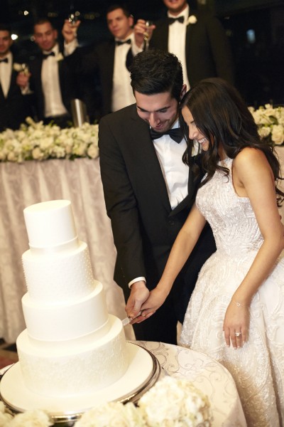 wedding-cake-cutting